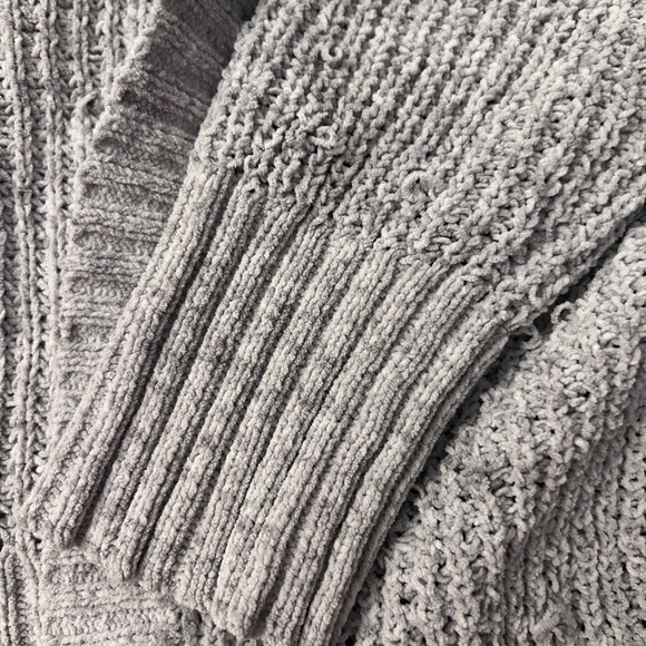 American Eagle Sweater - Picture 4 of 4